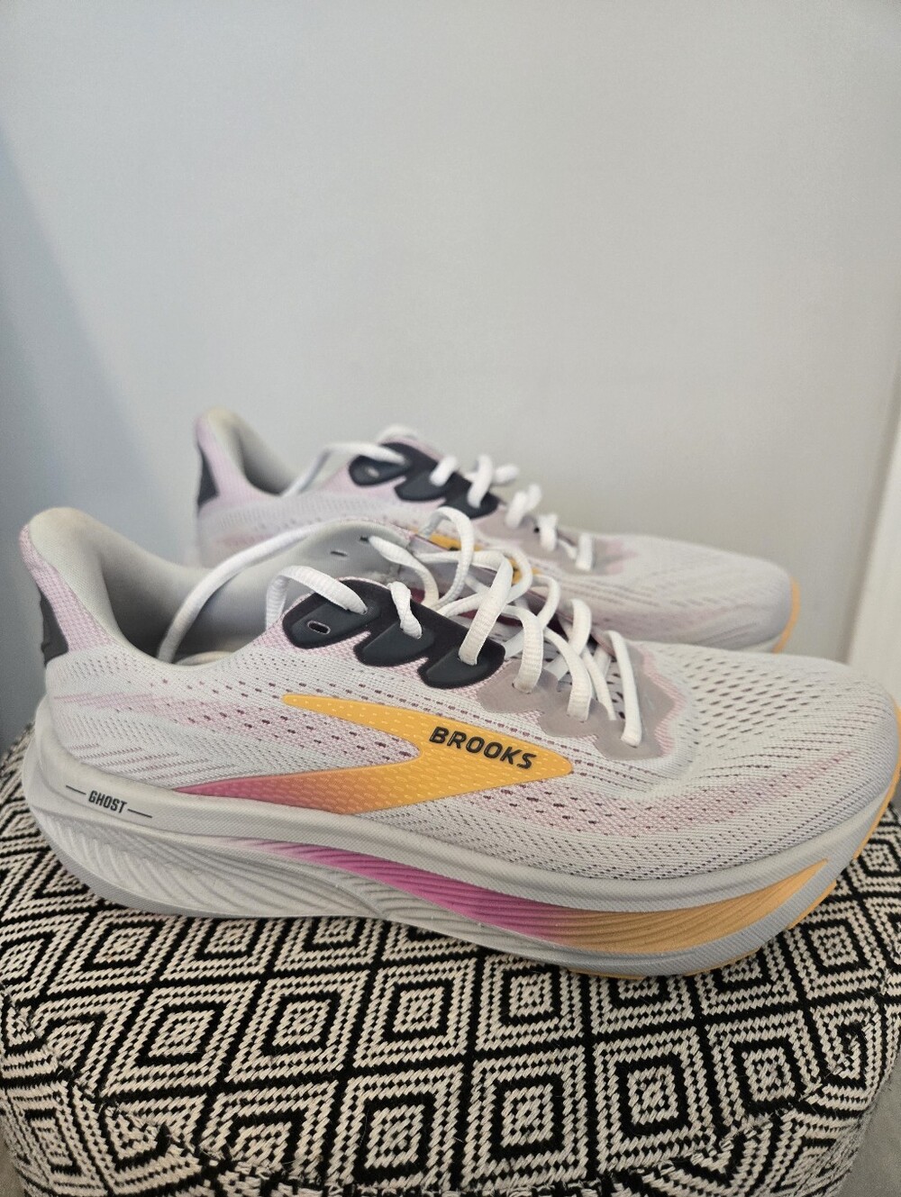 Brooks Ghost 17 Womens Running Shoe, Oyster/Apricot/Pink, 7.5D